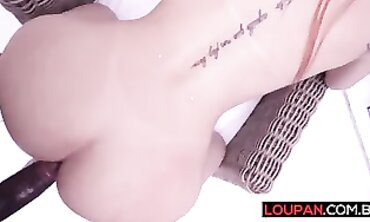 Ninfeta ruivinha dando xota e cu pra roludo na frente do namorado | Loupan Produções