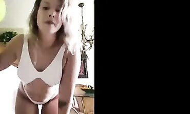 Jade Ocean'in Muhteşem Kalçaları ve Bikini Görüntüsü