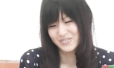 Nozomi Koizumi Goes Nude and Offers an Oriental Blowjob