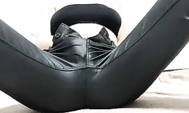 Eva Kruk Shows Off Her Ass in Leather Leggings