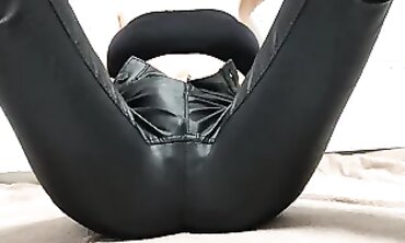 Eva Kruk Shows Off Her Ass in Leather Leggings