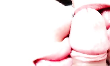 Lanawhite24 and Two Goddesses in a Wild Threesome Blowjob Session