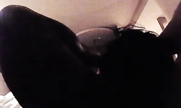 Me Cogi a la Mamá de Mi Novia: Encuentro Casero con Milf Latina