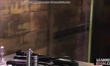 Electroplay domina shocks les gimp during lesson