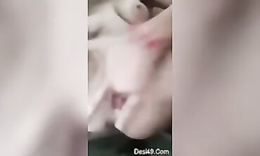 Indian Girl Squirts for Boyfriend in Amateur POV