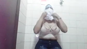 Real Hijabi MILF Squirting Creamy Climax in Niqab