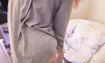 Amateur Redhead POV Facial Cumshot Christmas Prep
