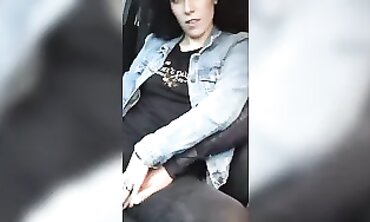 LilithGzy Gives Uber Driver Mind-Blowing Blowjob