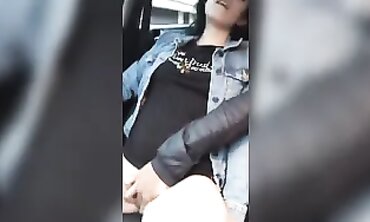 LilithGzy Gives Uber Driver Mind-Blowing Blowjob
