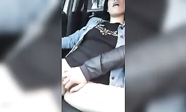 LilithGzy Gives Uber Driver Mind-Blowing Blowjob