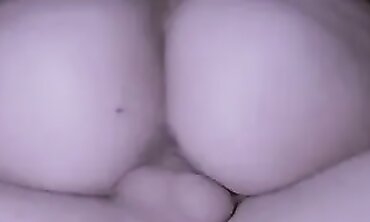 Big Booty MILF Mommy Juggles Until Cumshot