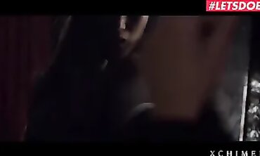 Princess Leia's Space Odyssey - Big Booty Babe Fucks Her Way Through The Galaxy