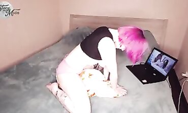 Tattooed Dyke Babe Gets Freaky on the Couch