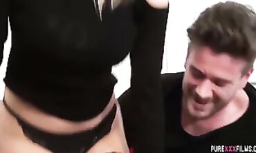 Bae COUGAR Amber Jayne fucking a tough wang