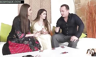 दोस्त की बीवी और अपनी पत्नी के साथ शराब के नशे में गुदा सेक्स