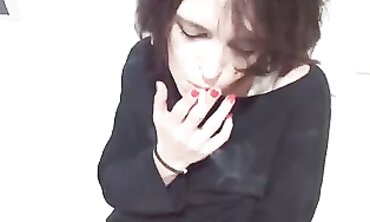 Italian Babe Face Pisses in Tights