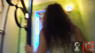 Detrás de Escena: Suite Favorita de una Milf Latina