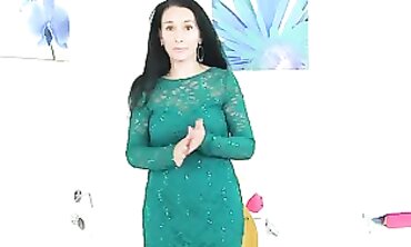 British MILF Michelle Gets Fingered