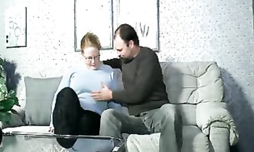 Reife PLUS-SIZE Schlampe mit riesigen Titten bekommt harten Hook-up