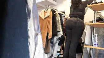 PLUMPER Shows Off Her Ginormous Chubby Ass