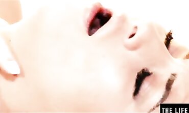 Blonde Bombshell Jerks Off To A Mind-blowing Orgasm - Sexy Blowjob & Facial