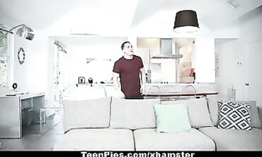 Jessica Jones Gets Filled With Creampie