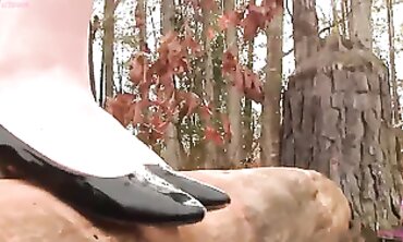 Crystal's Barefoot Shoeplay and Foot Flexing