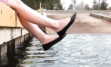 Crystal's Barefoot Shoeplay and Foot Flexing