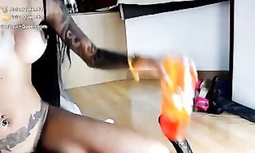 Asian Queen93 Fills Her Pussy With Dildos And Squirts