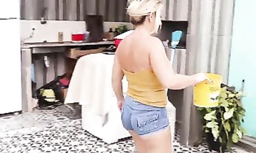 Sexy Mature Latina MILF