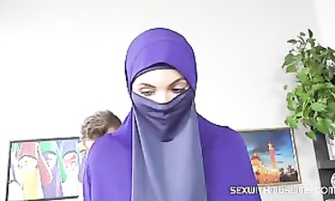 Niqab Goddess Vanessa Decker Takes It Rough with Steve Q.