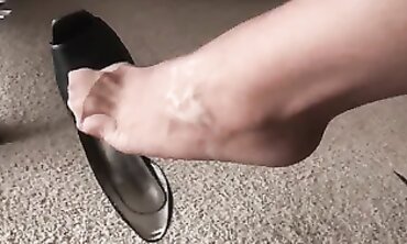 POV MILF Storytime: High Heels, Stockings & Feet Fetish