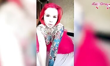 Queen Minx Wanks and Uses Magic Wand for Intense Orgasm