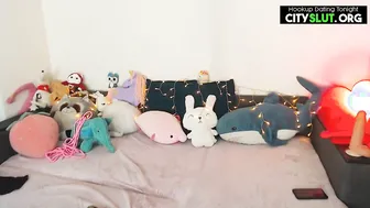 Beauty's Busty Webcam Performance