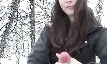 Snow Babe Gives Blowjob Pleasure in Winter Wonderland