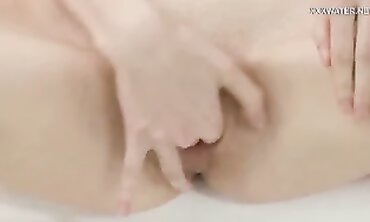 Dasha Wanks Her Muff In The Bathroom