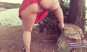 PHAT ASS WHITE GIRL fickt am Glance