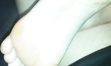 Hairy Milf LIL_feet Takes a Load on Her Legs