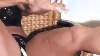 Latia Del Riviero's Sexiest Legs and Toes