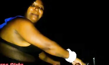 Latina MILF Enjoia Vários Black Cock na Boate de Sway