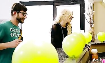 Jericha Jem & Piper Perri Get Roughly Pounded