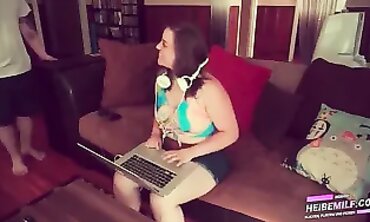 Stiefschwester fickt ihren Bruder