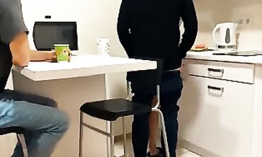 Mia bacia il marito cornuto con la mia sborra
