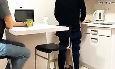 Mia bacia il marito cornuto con la mia sborra