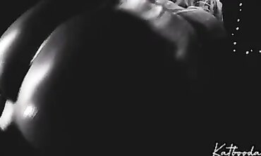Tell 2020 To Smooch This Mega Phat Ass White Girl Booty