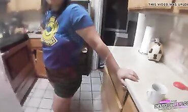 POV: Ich trickse meine PLUS-SIZE-Stiefschwester aus