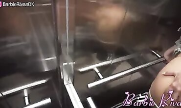 POV: Anal Creampie con mi Vecina en el Ascensor
