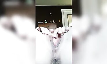 Sp33dyqu33n Gives Momma a Deep Fisting Session