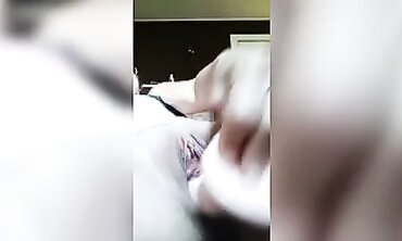 Sp33dyqu33n Gives Momma a Deep Fisting Session