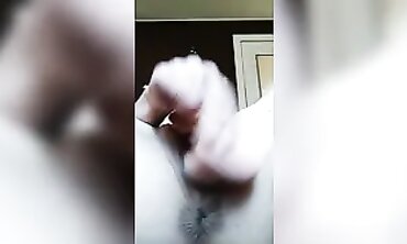 Sp33dyqu33n Gives Momma a Deep Fisting Session